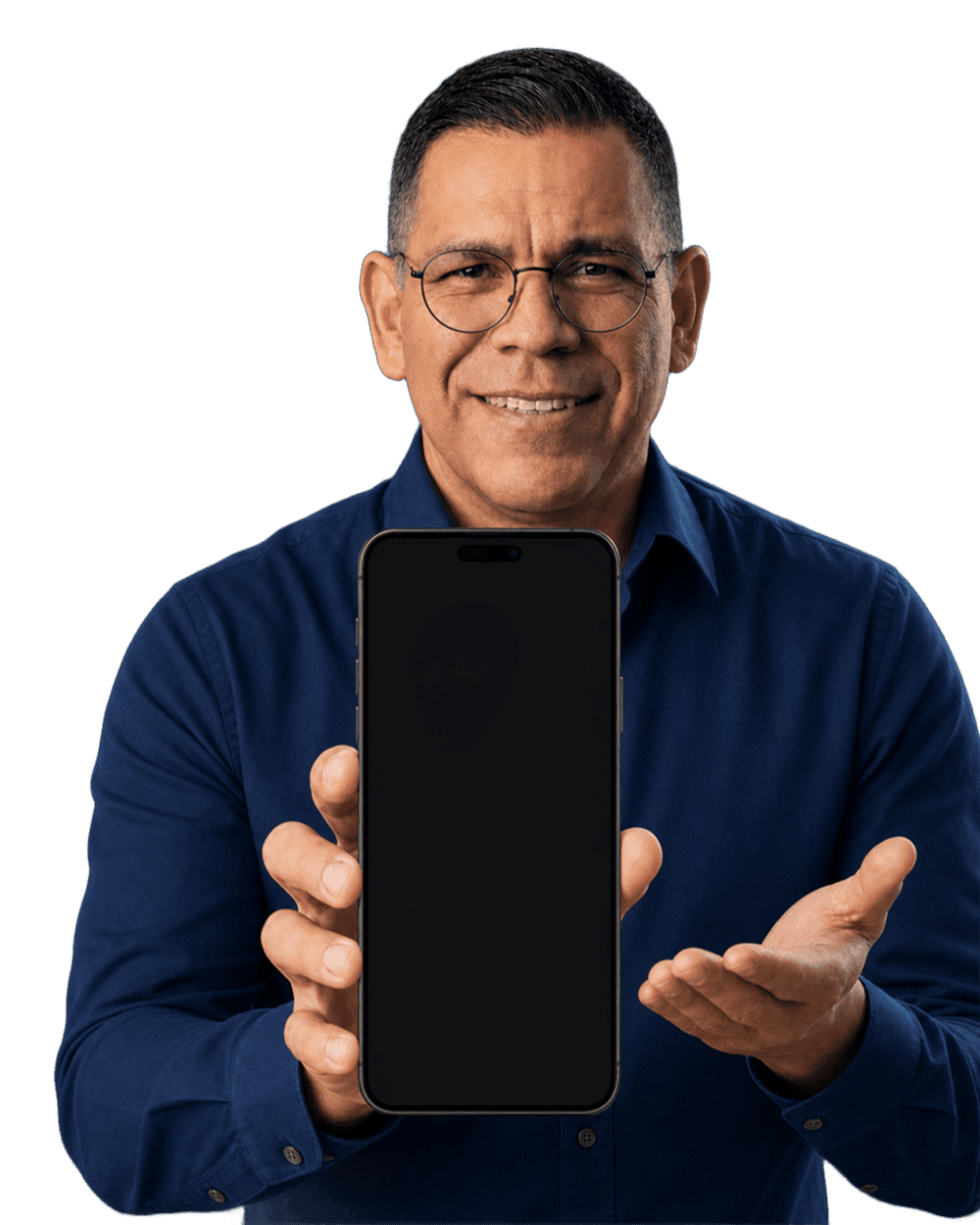Henry, fundador de ANDEX, sujetando un teléfono con la app abierta.
